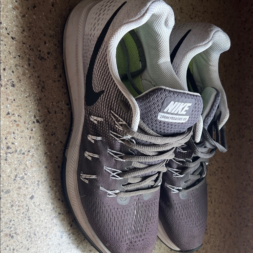 Nike Zoom Pegasus 35 Gray and White Athletic Shoes